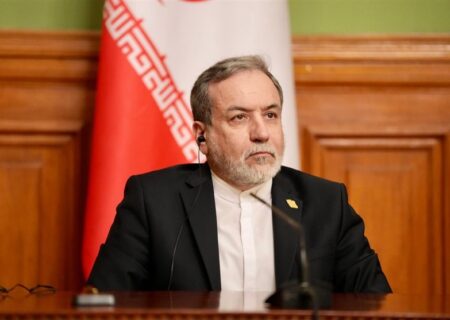 عراقچی: ایران در پاسخ قاطع تردید نمی‌کند