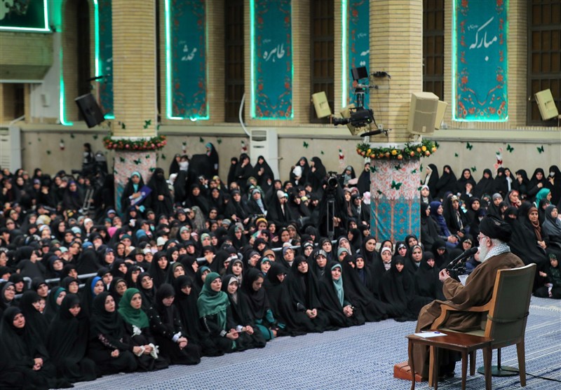 چرا رهبر انقلاب معتقدند که حجاب می‌تواند سبب گرایش  زنان غربی به اسلام شود؟