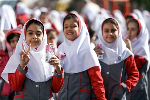 متقیان: توزیع شیر استریلیزه و بهداشتی به مدارس خراسان شمالی آغاز شد