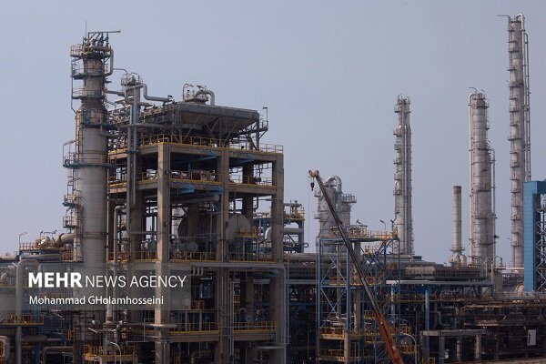 تصمیم‌گیری کارگروه وزارت نفت برای مدیریت خوراک پتروشیمی‌ها