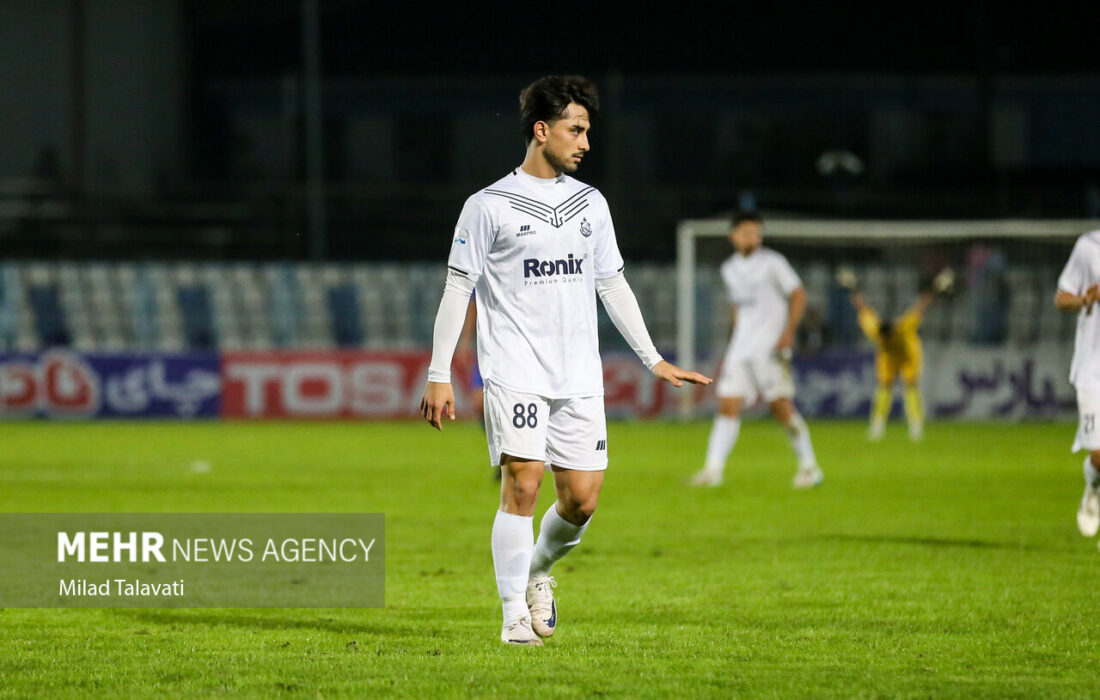 غافلگیری ملوان در نیمه نخست؛ فجر شهید سپاسی با ۳ گل پیش افتاد