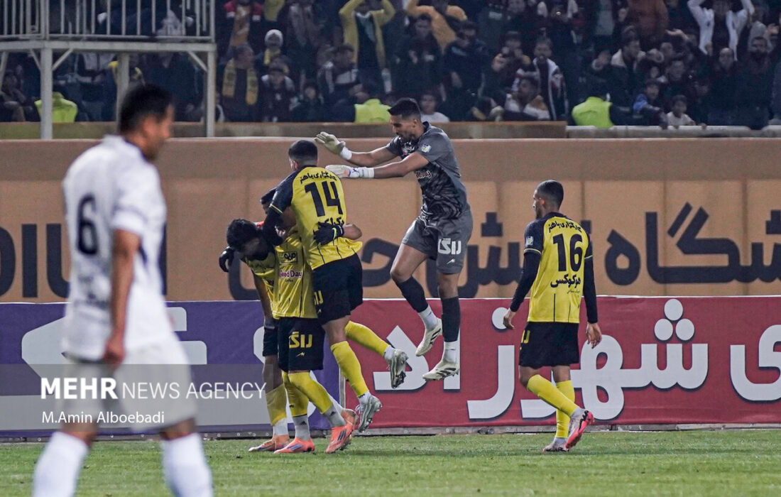 برد یک نیمه‌ای سپاهان مقابل فولاد خوزستان