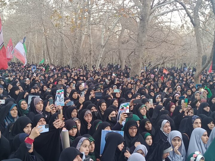 اجتماع ۲ هزار نفری بانوان مشهدی در بوستان ملت برگزار شد