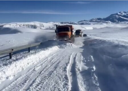 ادامه بی‌وقفه عملیات برف‌روبی در محورهای مهدیشهر و دامغان