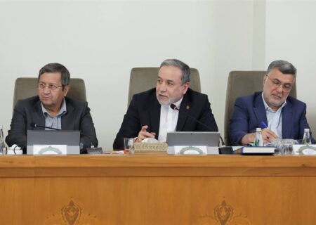 عراقچی: اعضای سفارت ایران در ونزوئلا همچنان در محل مأموریت حضور دارند