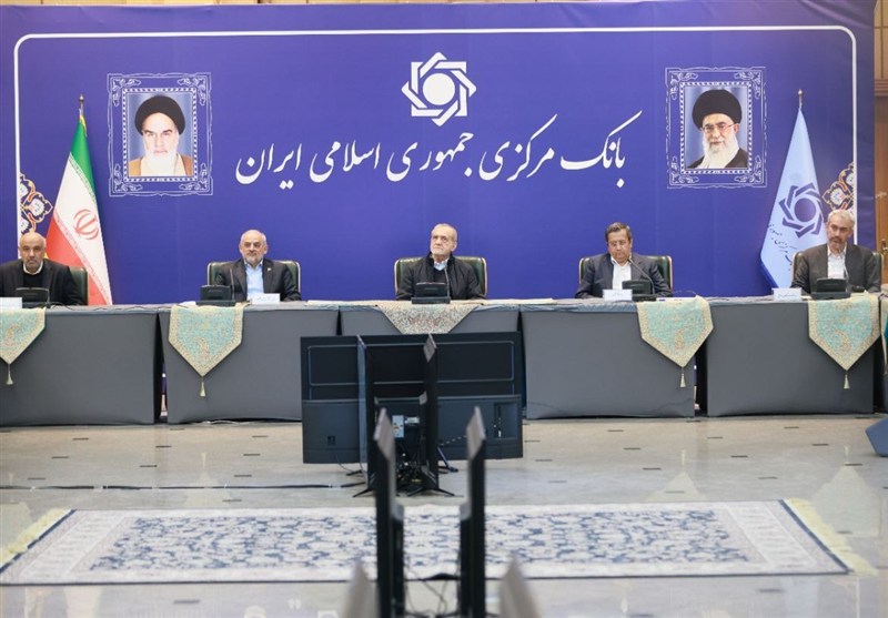 پزشکیان به بانکمرکزی رفت