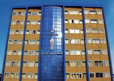 کدام دانشجویان مجاز به ثبت نام در دوره های کاردانی علمی کاربردی هستند