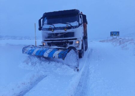 برفروبی در گردنه آوج- آبگرم