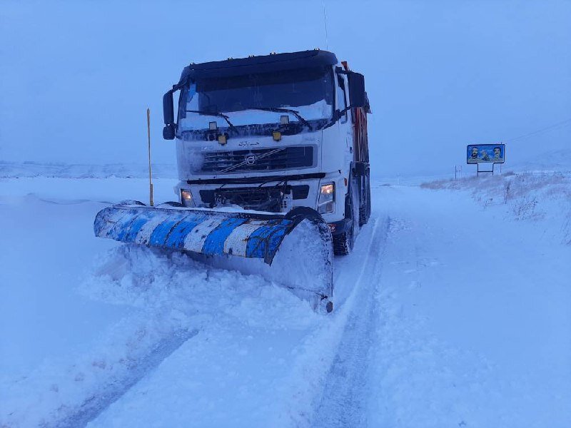 برفروبی در گردنه آوج- آبگرم