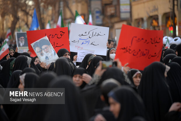 تجمع مردم همدان در اعتراض به وضعیت معیشتی و محکومیت اغتشاشات