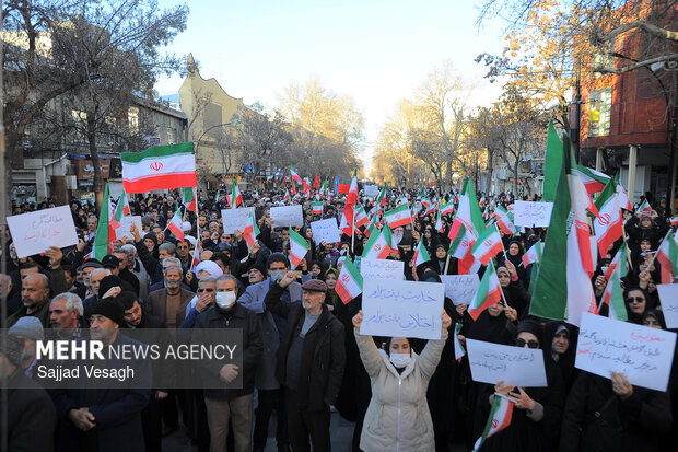 تجمع مردم همدان در اعتراض به وضعیت معیشتی و محکومیت اغتشاشات