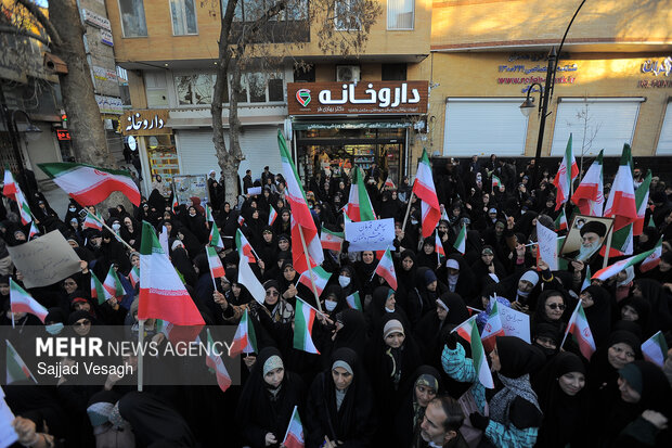 تجمع مردم همدان در اعتراض به وضعیت معیشتی و محکومیت اغتشاشات