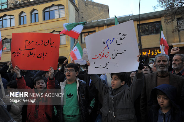 تجمع مردم همدان در اعتراض به وضعیت معیشتی و محکومیت اغتشاشات