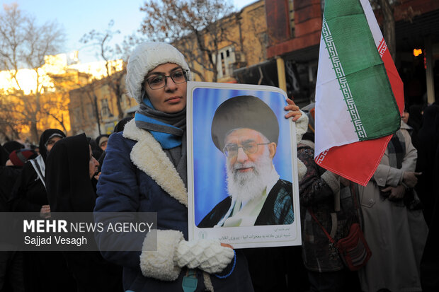 تجمع مردم همدان در اعتراض به وضعیت معیشتی و محکومیت اغتشاشات