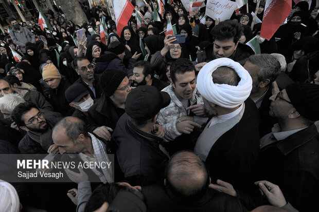 تجمع مردم همدان در اعتراض به وضعیت معیشتی و محکومیت اغتشاشات