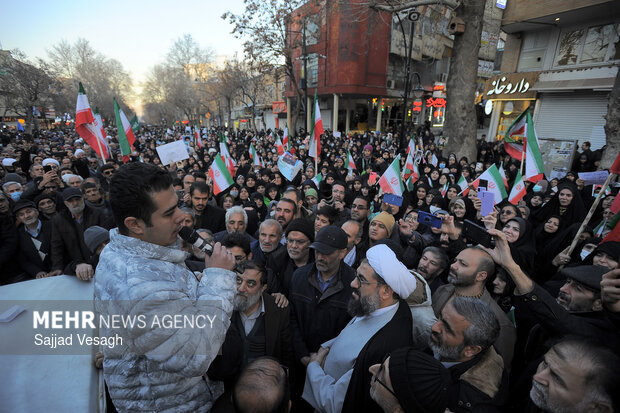 تجمع مردم همدان در اعتراض به وضعیت معیشتی و محکومیت اغتشاشات
