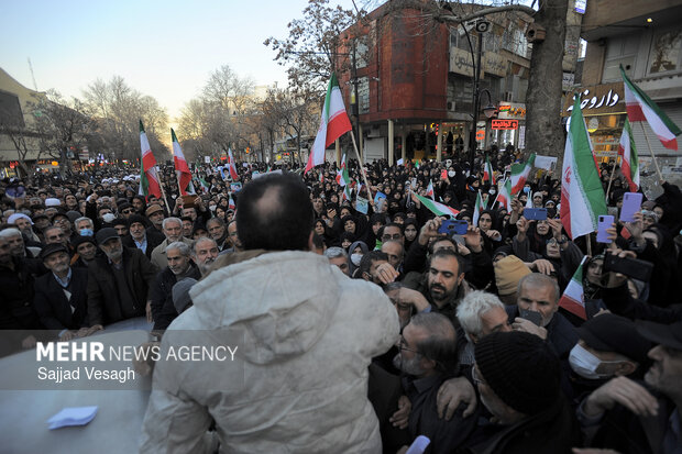 تجمع مردم همدان در اعتراض به وضعیت معیشتی و محکومیت اغتشاشات
