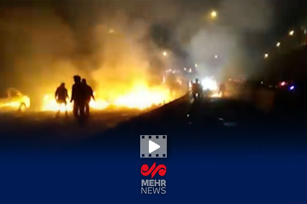 فیلمی از تخریب اموال عمومی توسط اغتشاشگران در بزرگراه امام علی(ع)