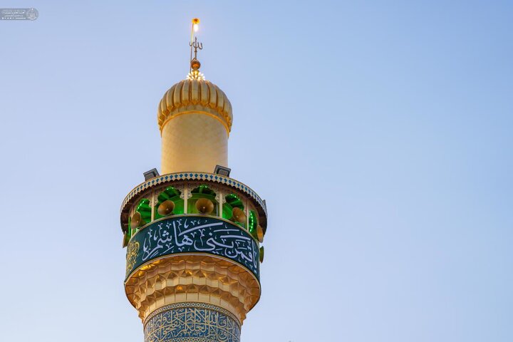 تصاویر نصب پارچه نوشته های متناسب با اعیاد شعبانیه در حرم امام علی(ع)